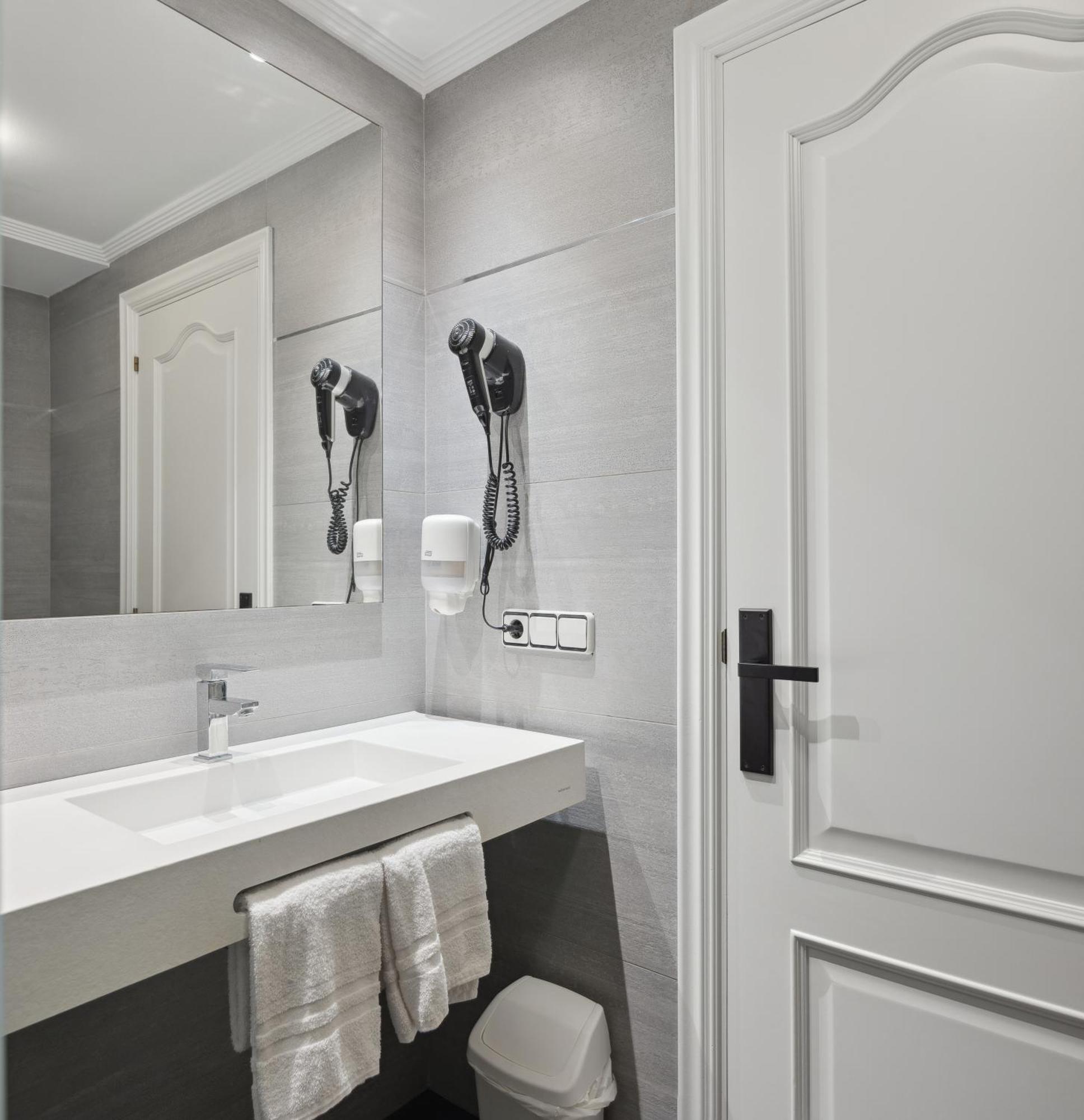 Venta De Hotel Echalar